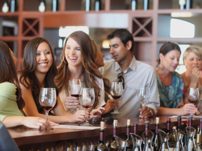 group-wine-tasting-petite-winery